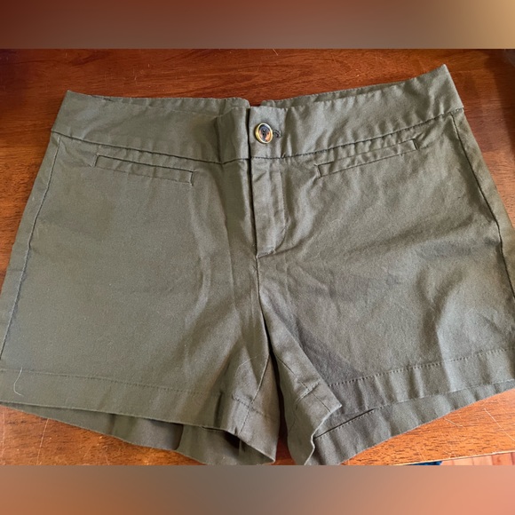 Banana Republic Olive Green Women’s Shorts Size 6 | Never Worn - Picture 3 of 6